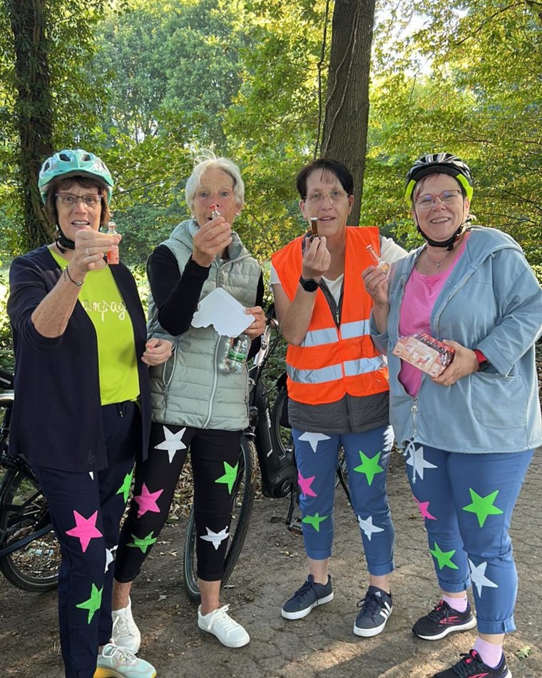 Kundinnen auf einer gemeinsamen Fahrradtour